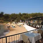 Rainbow Bay Nature And Hotel *