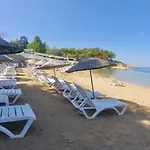 Rainbow Bay Nature And Hotel *