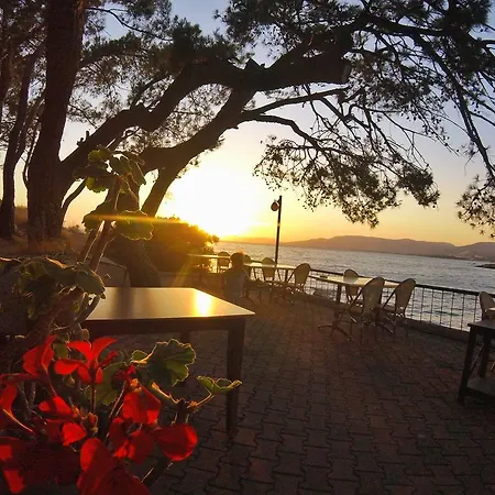 Rainbow Bay Nature And Hotel