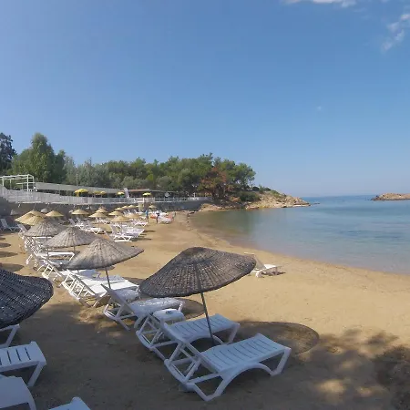 Rainbow Bay Nature And * Özdere