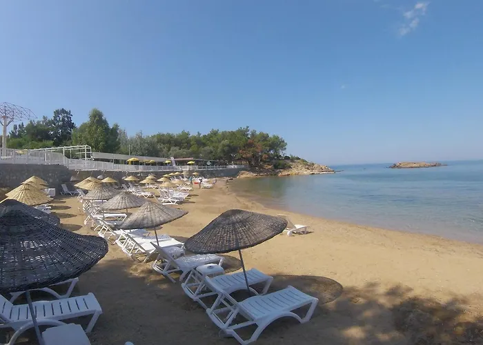 Rainbow Bay Nature And * Özdere